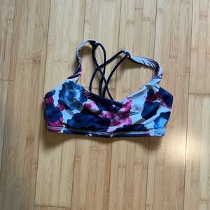Lululemon free to be sports bra size 6